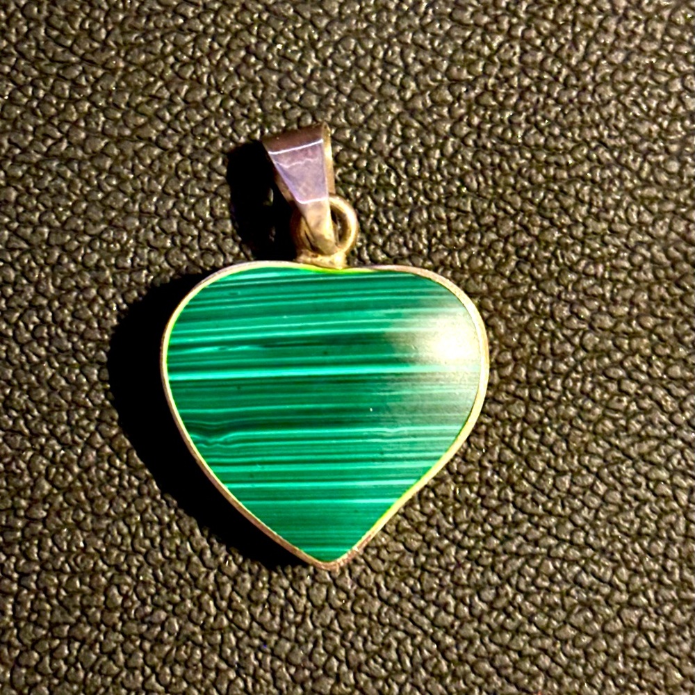 Vintage silver reversible malachite/onyx heart shaped pendant